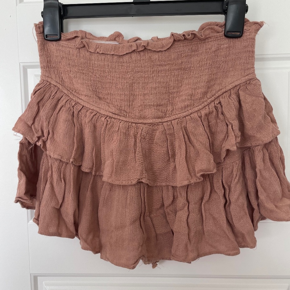 Vestique smocked tiered ruffle skort